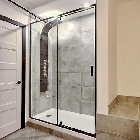 Le Gentleman // Downtown Spacious Condo Квебек Екстериор снимка